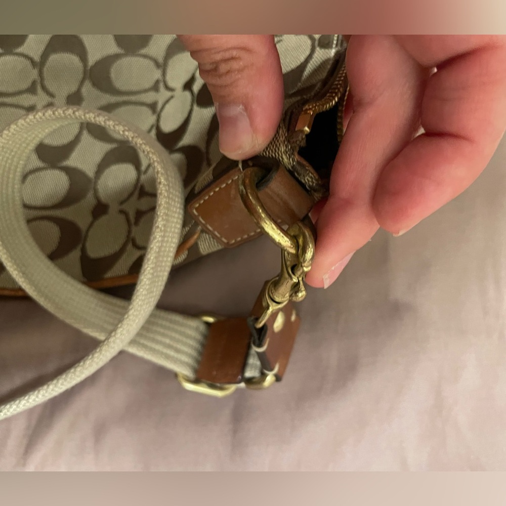2007 Coach crossbody - Picture 3 of 5